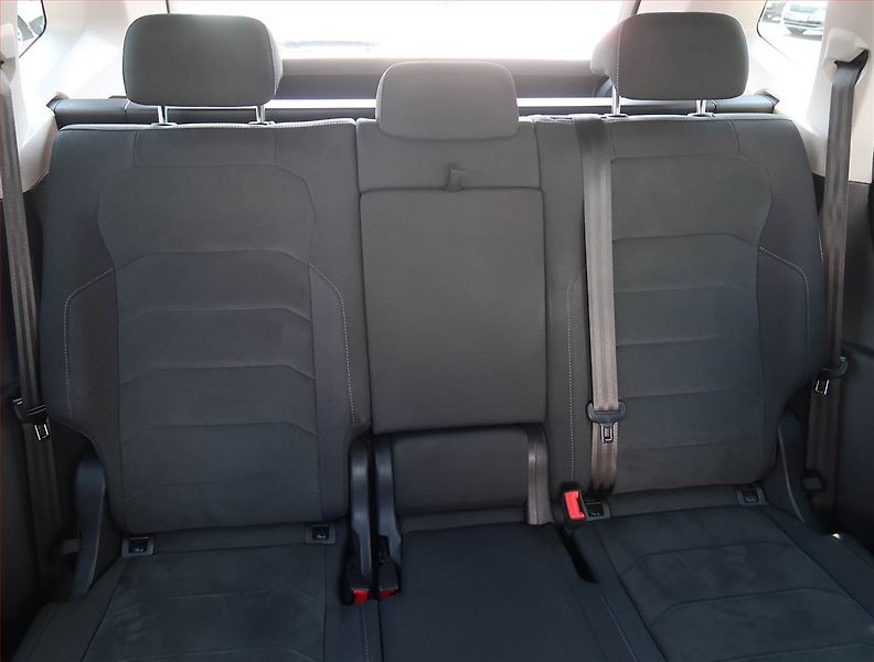 Volkswagen Tiguan Allspace (2020) R-Line 2.0 TDI, DSG,4X4 - fotka 10 z 26
