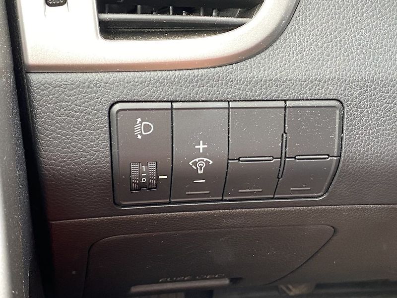 Hyundai i30 1.6i, ČR, manual, 2x kola - fotka 14 z 14