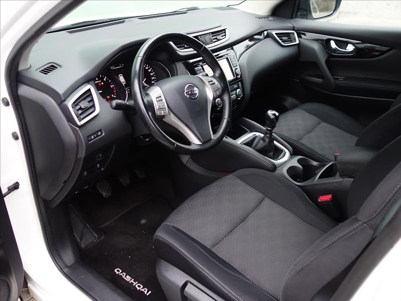 Nissan Qashqai 1,5 81kW NAVI - fotka 25 z 39