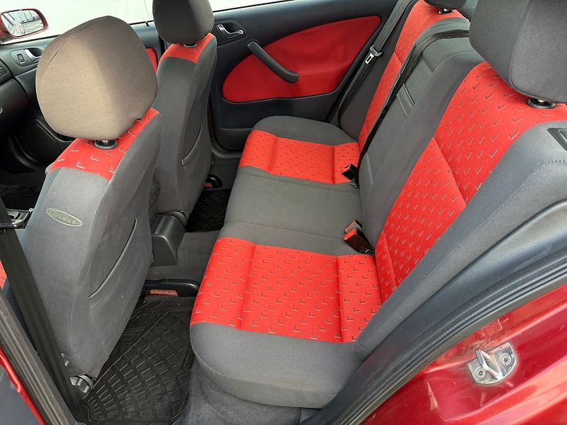 Škoda Octavia 2.0i, 85kW Automat, Klima - fotka 7 z 19
