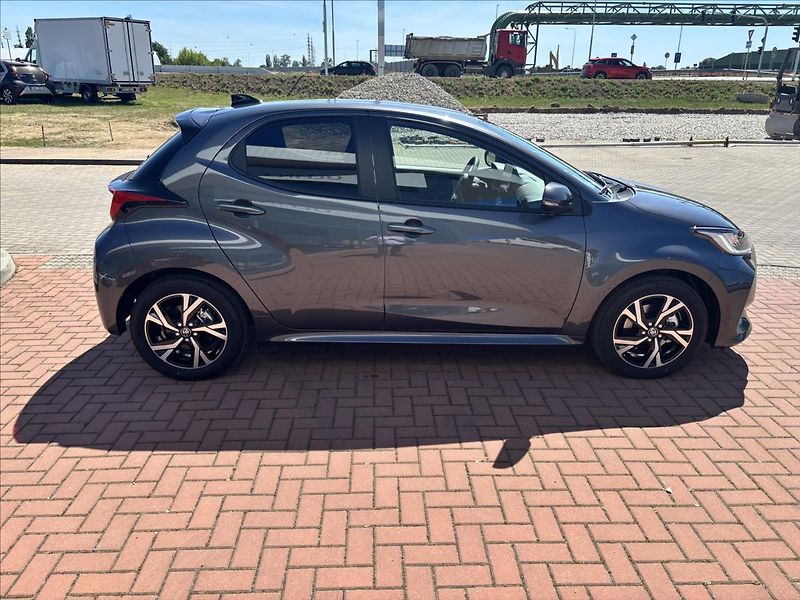 Toyota Yaris 1,5 HEV Style - fotka 6 z 11