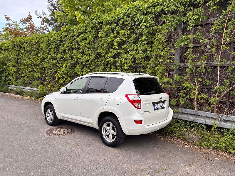 Toyota RAV4 (2013) - fotka 2 z 8
