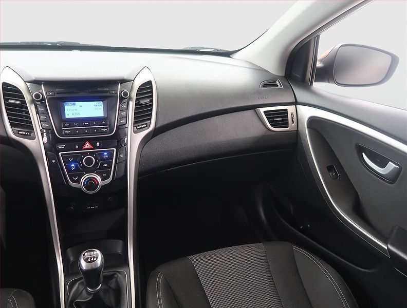 Hyundai i30 (2015) 1.6 CRDi, Serv.kniha, Tempomat - fotka 8 z 14