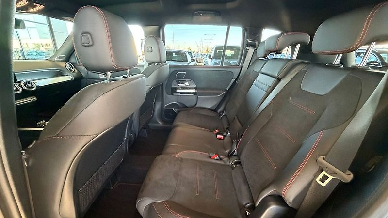 Mercedes-Benz GLB 220d 4M - fotka 12 z 13