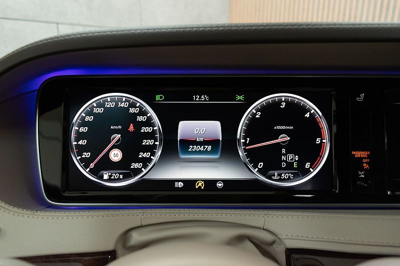 Mercedes-Benz Třídy S 350d 4MATIC*AMG*AIR-BALANCE*ČR - fotka 22 z 42