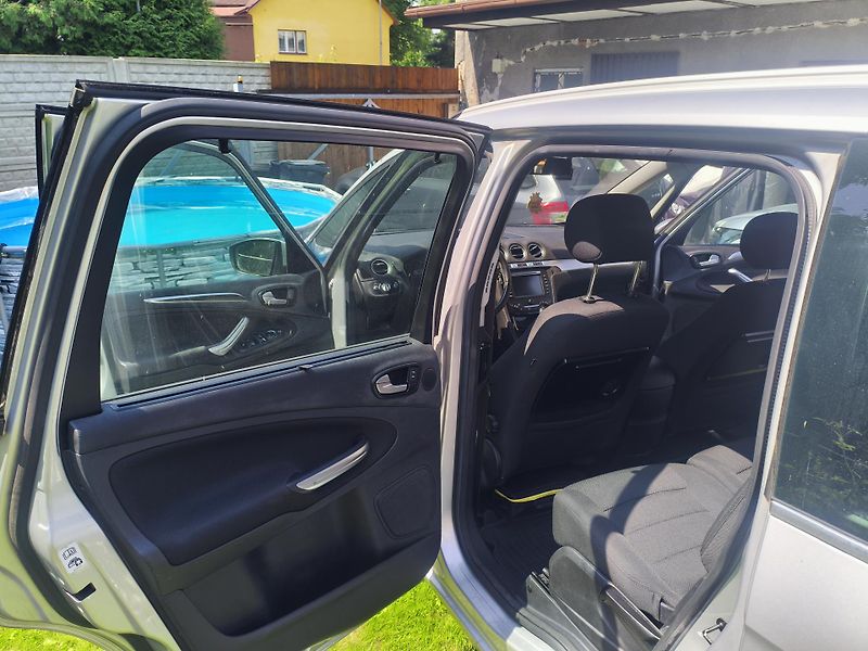 Ford Galaxy (2012) - fotka 20 z 25