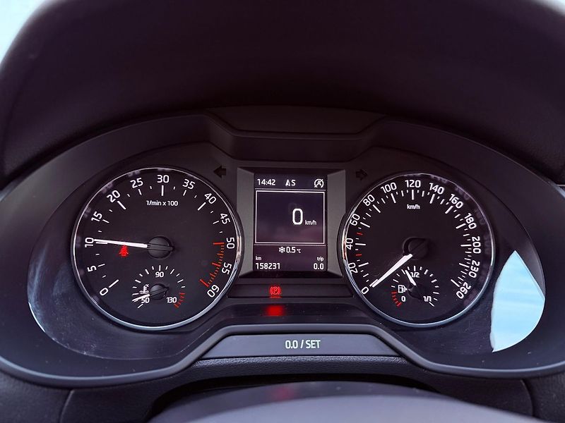 Škoda Octavia 2.0 TDi Style - fotka 17 z 26