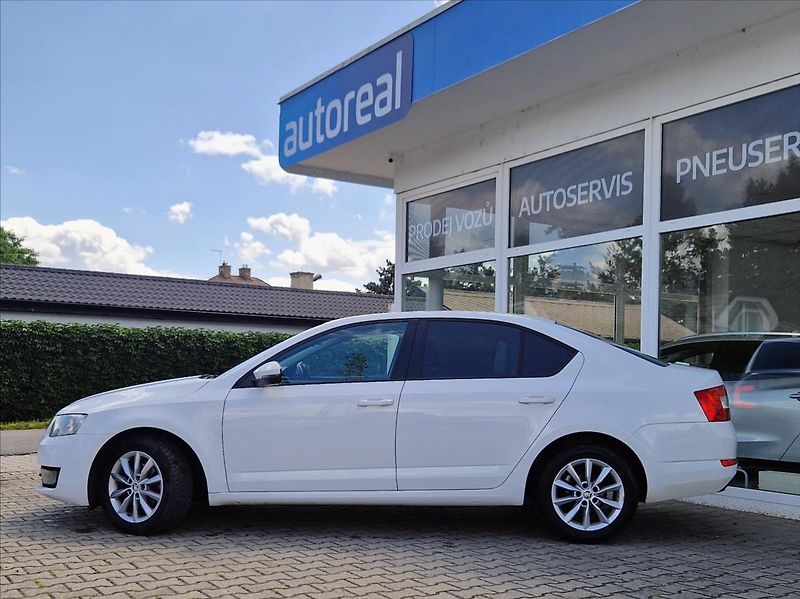 Škoda Octavia 1,6 TDI VÝHŘEV NEZ.TOPE XENONY - fotka 2 z 34