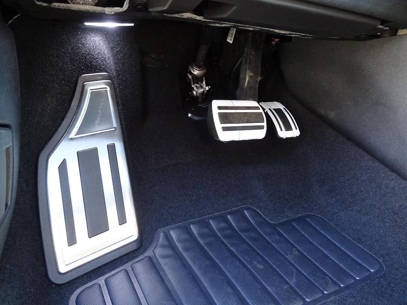 Peugeot 408 (2026) GT Plug-in HYBRID 240k e-DCS7 - fotka 28 z 55