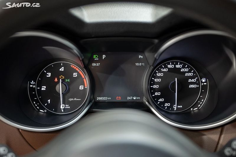 Alfa Romeo Stelvio Q4 2.2 JTD 154 kW - fotka 16 z 36