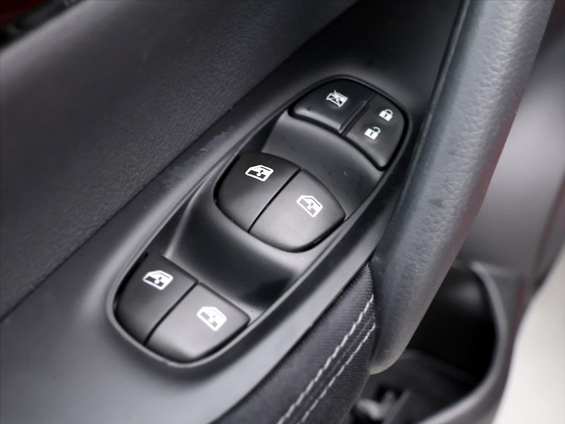 Nissan Qashqai 1,3 DIG-T 116kW DCT Shiro - fotka 15 z 37