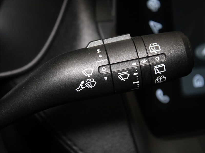 MG ZS 1,5 Hybrid+ Exclusive 15tkm.ČR - fotka 24 z 28