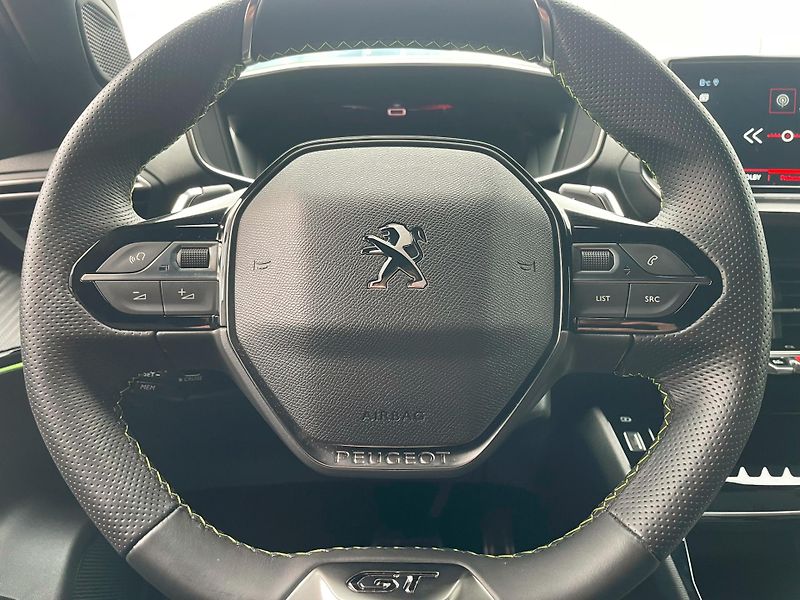 Peugeot 2008 GT 1.2 PureTech 96 kW - fotka 11 z 20