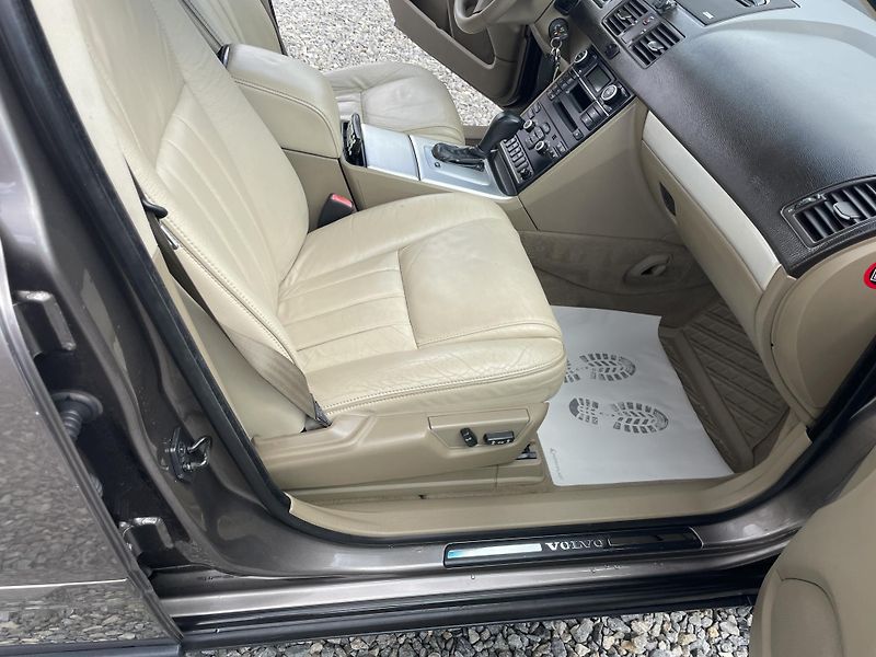 Volvo XC90 2.5TDi D5 200PS AWD R-DESIGN!! - fotka 145 z 180