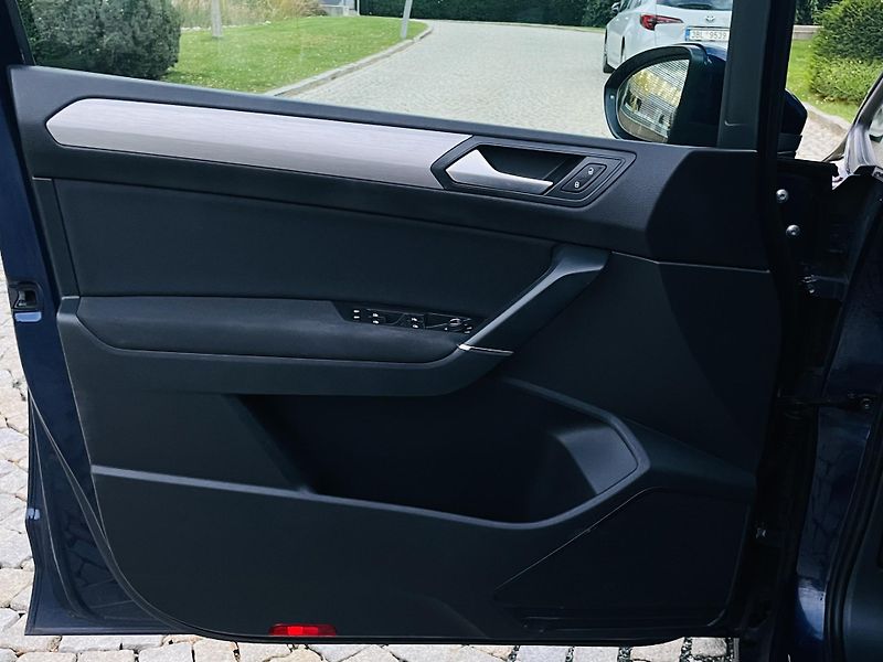 Volkswagen Touran 1.6TDI AUT SERVISKA 7MÍST LED  - fotka 32 z 42