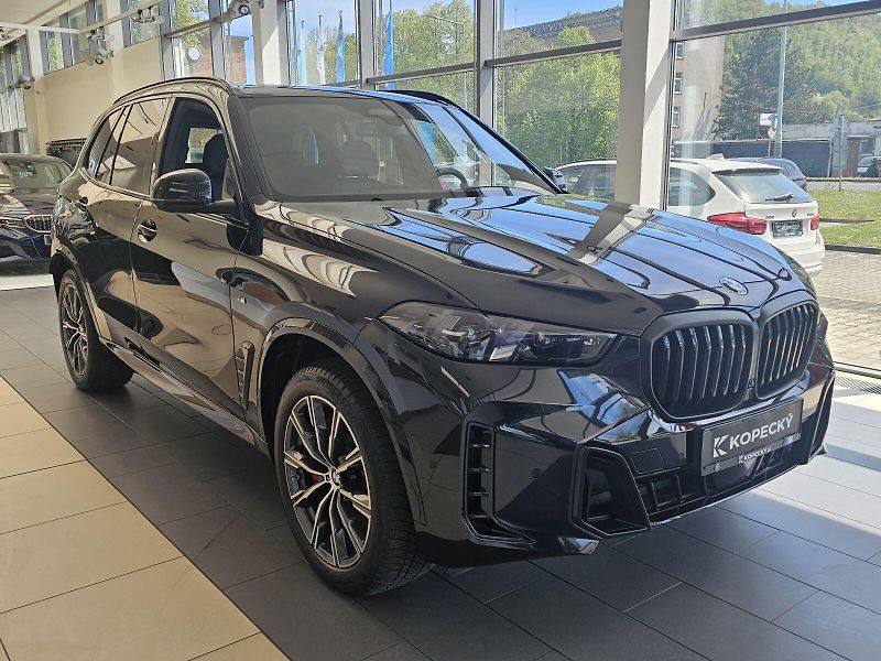BMW X5 xDrive 30d - fotka 3 z 36