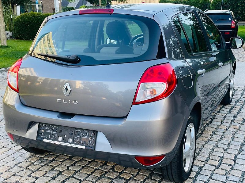 Renault Clio 1.2i 55KW MANUÁL 1MAJITEL  - fotka 12 z 42