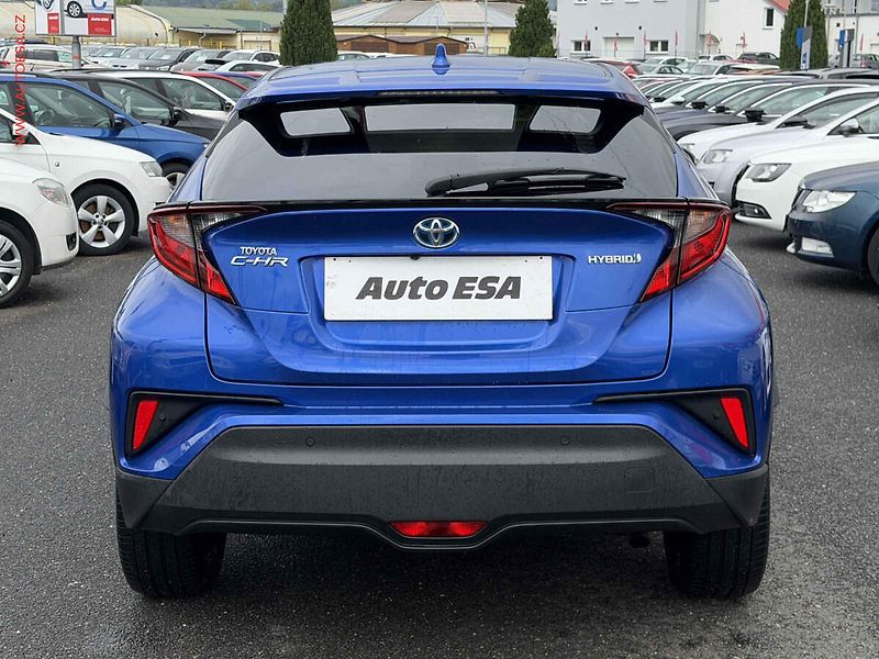 Toyota C-HR (2020) 1.8VVT-i Hybrid, 1.maj,ČR - fotka 5 z 17