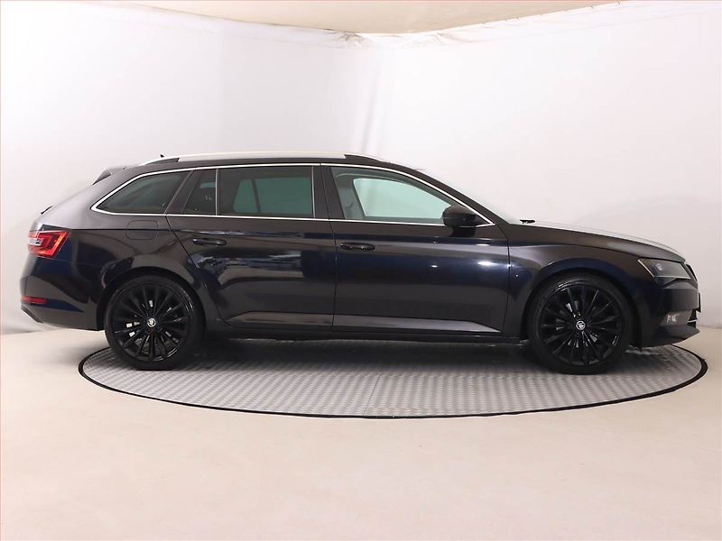 Škoda Superb (2017) 2.0 TDI, Automat, Kůže, Navi - fotka 6 z 21
