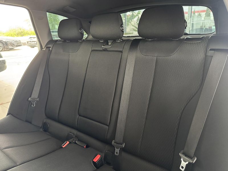 BMW Řada 3 320d 140kW*AUT*LED*Nav*El.Kufr - fotka 14 z 33