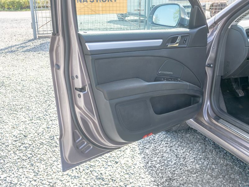 Škoda Superb (2013) ČR 2.0TDI 125KW man – NAVIGACE - fotka 11 z 46