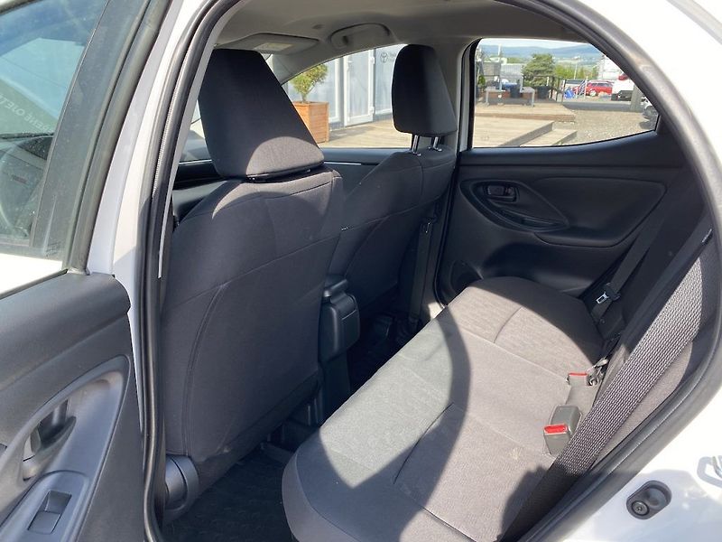 Toyota Yaris 1.5HEV, ČR-1m, Comfort, DPH - fotka 12 z 28