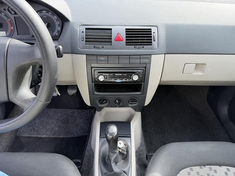 Škoda Fabia 1.2i - fotka 15 z 18