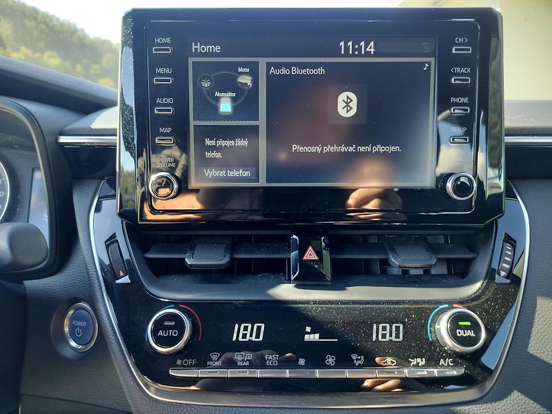 Toyota Corolla Touring 1.8 Hybrid Business - fotka 15 z 26