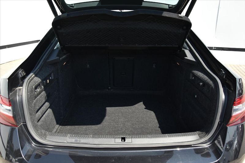 Škoda Superb 2.0TDI STYLE TAŽNÉ 1.MAJ. ČR - fotka 12 z 27