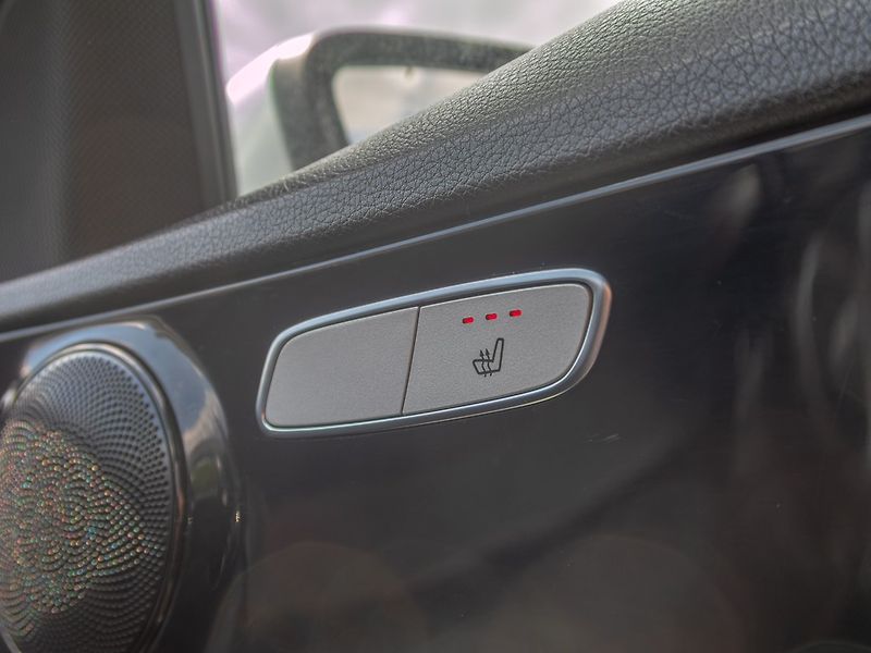 Mercedes-Benz Třídy C (2019) 220CDI LED – NAVIGACE - fotka 39 z 58