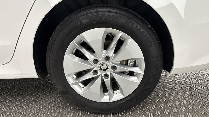 Škoda Octavia 2.0 TDI Ambition Combi - fotka 19 z 24