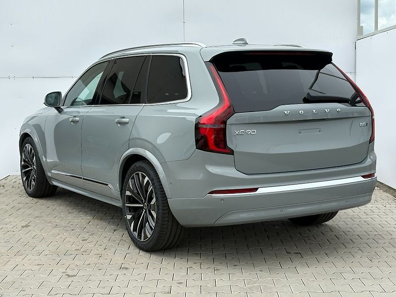Volvo XC90 Plus Bright B5 184kW - fotka 8 z 18