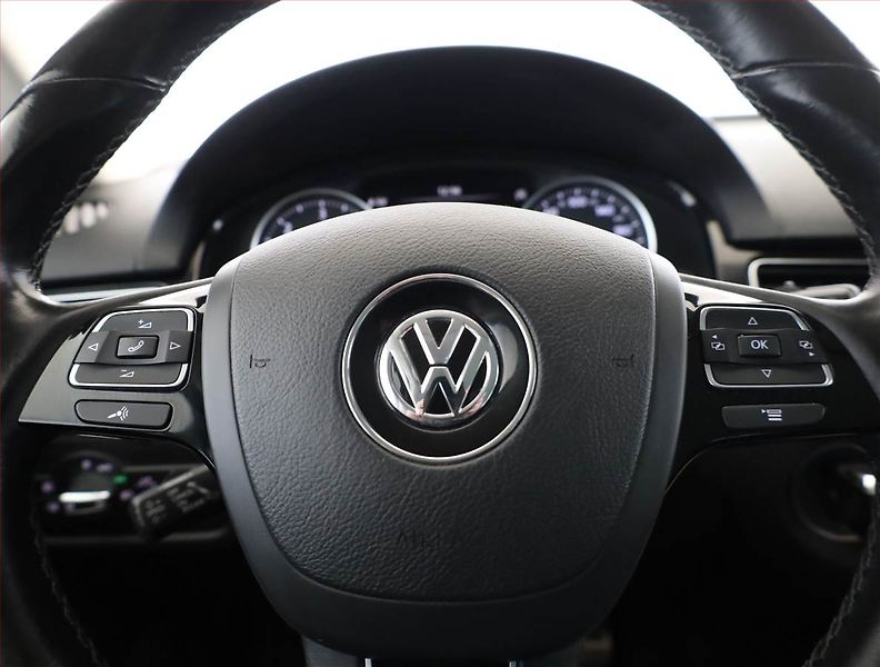 Volkswagen Touareg (2015) R-Line 3.0 TDI, 4X4, Automat - fotka 8 z 21
