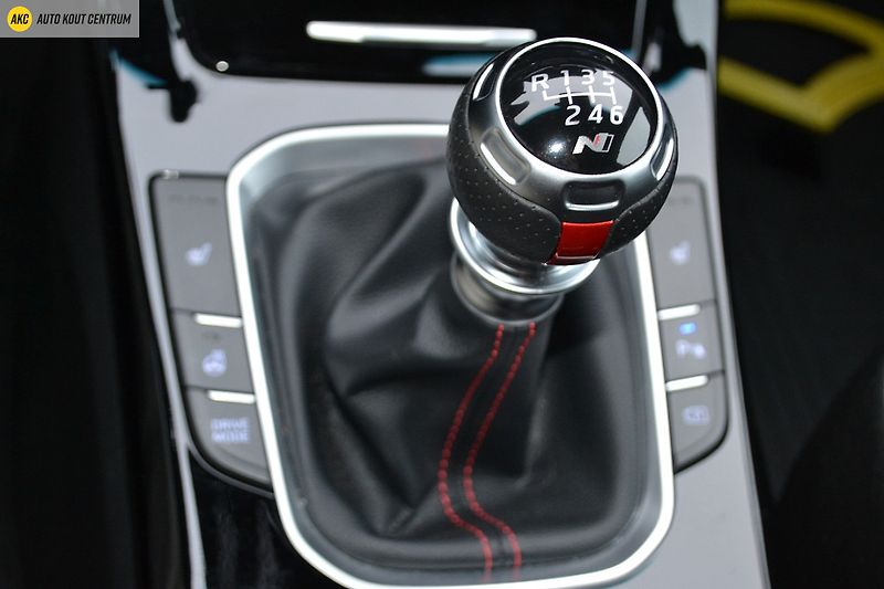Hyundai i30 WG 1,5 TGDI MHEV N-LINE GO CZE - fotka 28 z 58