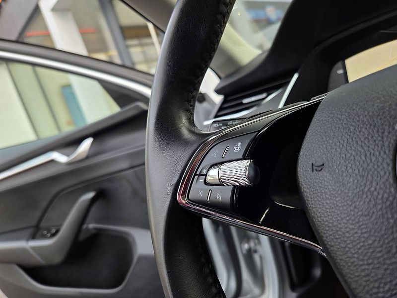 Škoda Octavia 2.0 TDI 4x4 110kW DSG STYLE - fotka 16 z 44