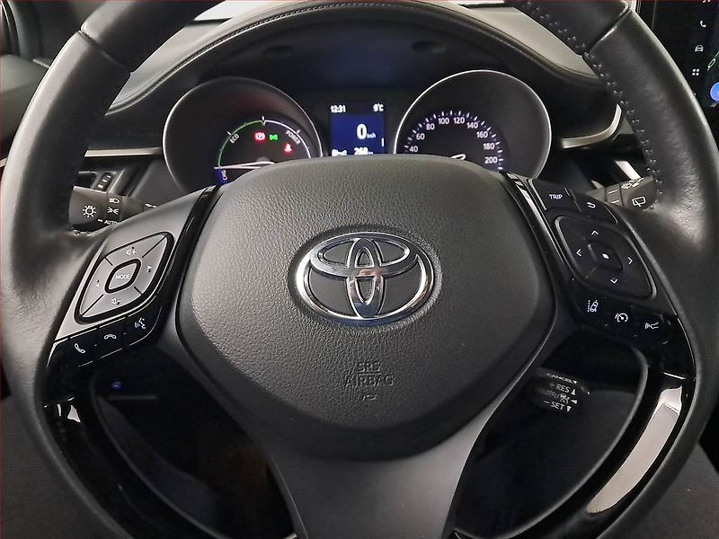 Toyota C-HR (2023) 1.8 Hybrid - fotka 17 z 18