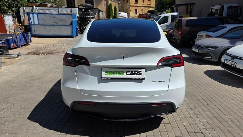 Tesla Model Y (2023) Long Range AWD DE SoH 92,4% - fotka 6 z 41