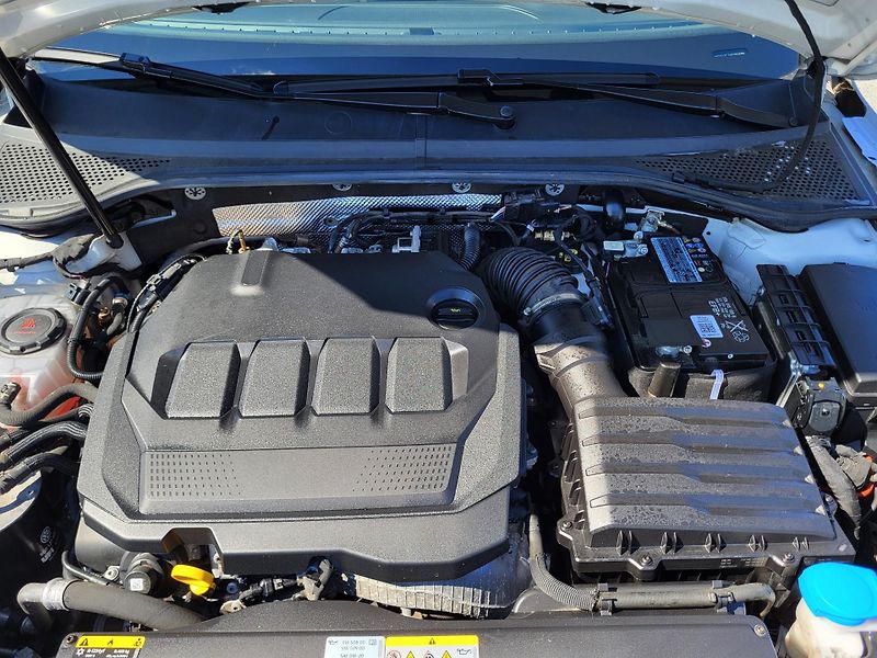 Volkswagen Passat SEDAN 2.0 TDi ELEGANCE *ČR - fotka 34 z 48