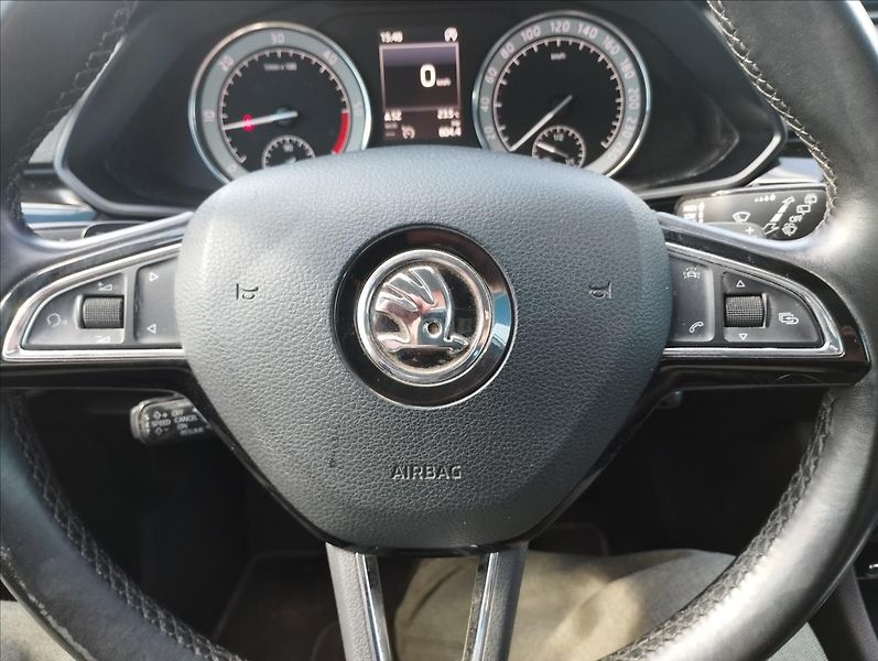 Škoda Superb 2,0 TDi 110KW LAURIN/KLEMENT - fotka 15 z 20