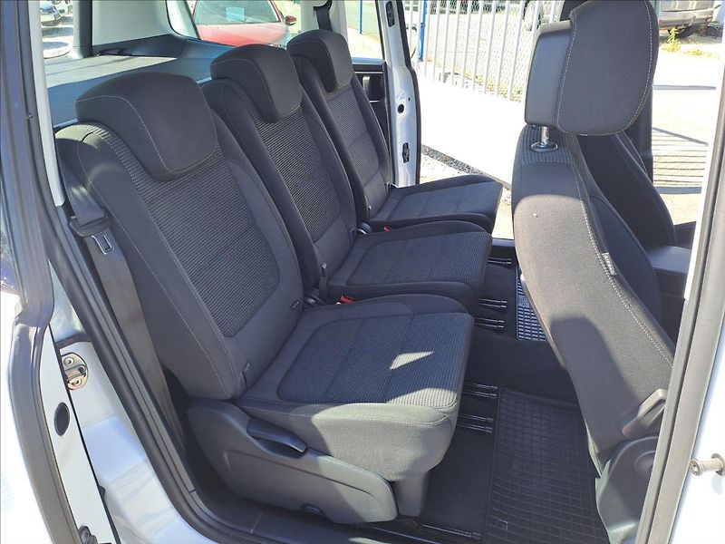 Volkswagen Sharan 2,0 TDI DSG NAVIGACE - fotka 7 z 18