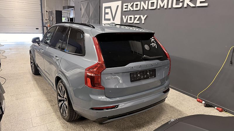 Volvo XC90 (2022) B5 ,ČR, REZERVOVÁNO - fotka 21 z 72