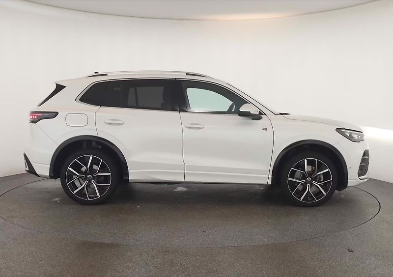 Volkswagen Tiguan TDI 4M R-Line Pano 360 IQ Vent - fotka 4 z 17