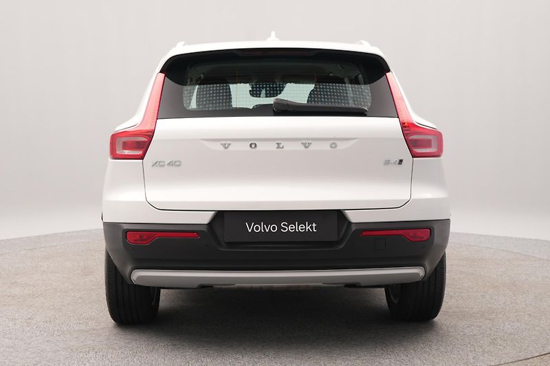 Volvo XC40 B4 AWD MOMENTUM PRO CZ - fotka 8 z 27