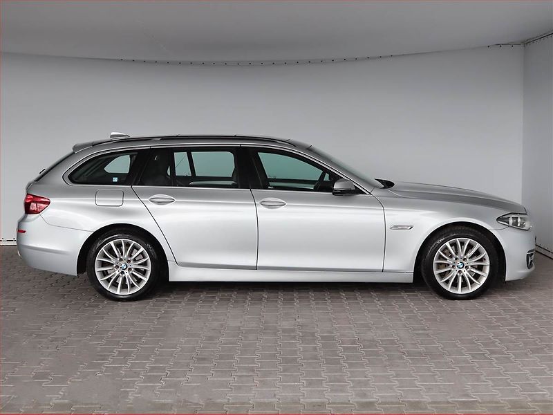 BMW Řada 5 (2013) 530d xDrive, 4X4, Automat - fotka 6 z 27