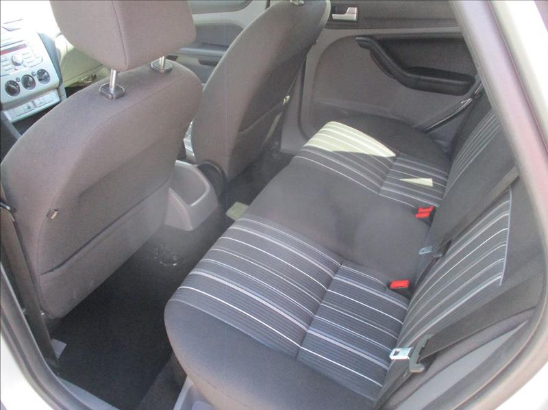 Ford Focus 1,6 i, klima, serv. kniha, - fotka 14 z 33