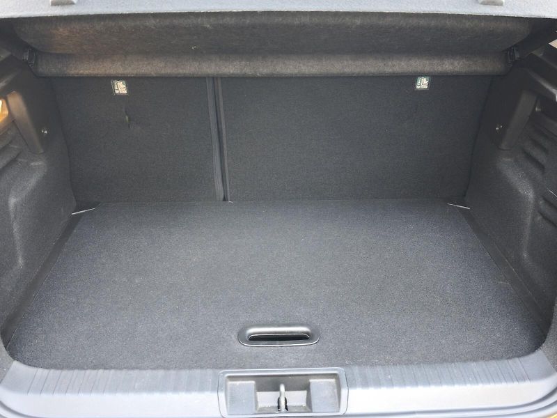 Renault Captur (2023) 1.6 E-Tech Hybrid - fotka 16 z 21