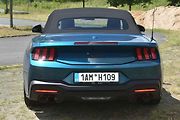 Ford Mustang Convertible - typická zadní světla.