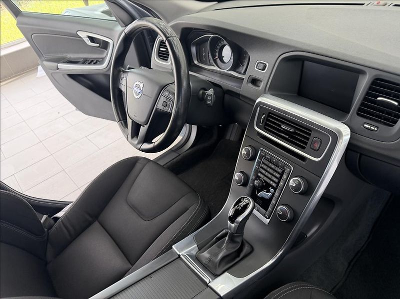 Volvo V60 2,0 D, Automat, pouze 93tkm - fotka 14 z 29