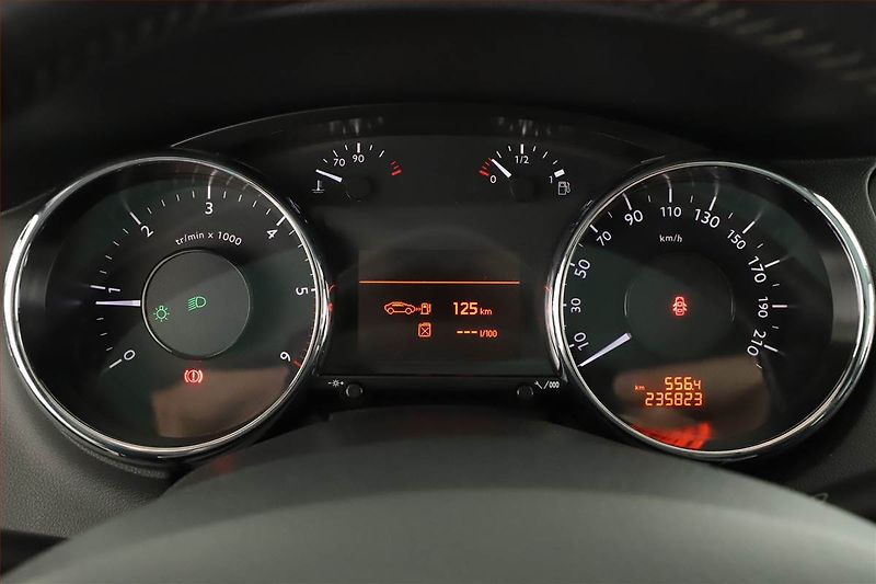 Peugeot 5008 (2014) 2.0 HDI, Navi, Xenony - fotka 8 z 18