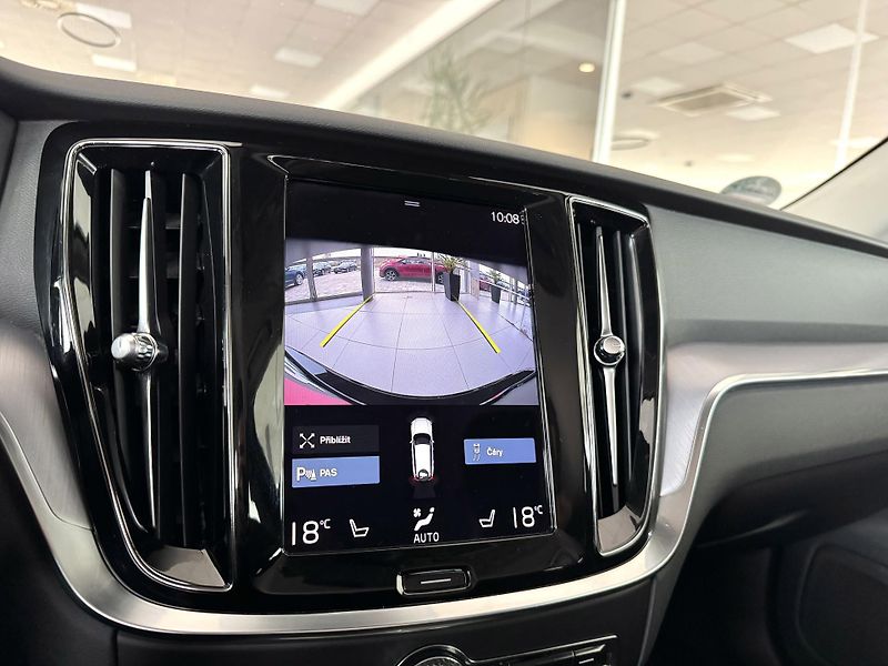 Volvo V60 B3 AUT*120kW*KeyLess*LED*Kamer - fotka 20 z 35